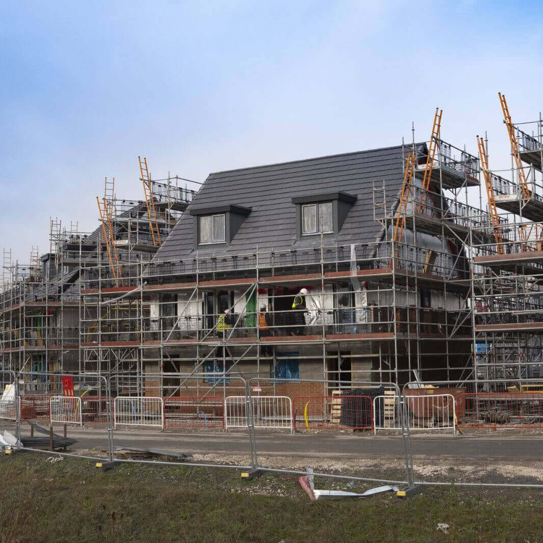 WADE BUILDING SUPPLIES | NEW HOME BEING BUILT SURROUNDED BY SCAFFOLDING